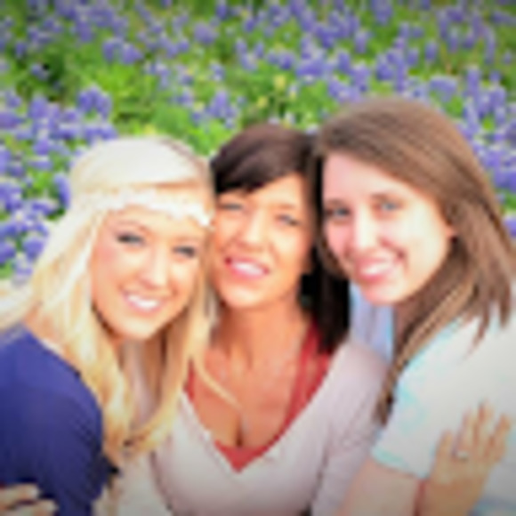 Meet your Posher, Nicole - Picture 1 of 1